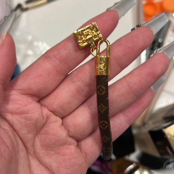 LV bracelet - Picture 3 of 5